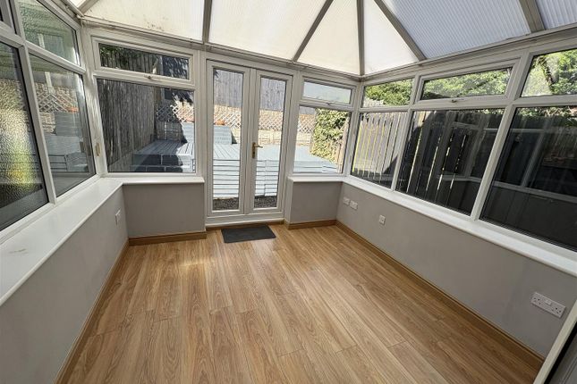 88, Greenfields, Heckmondwike photo 4