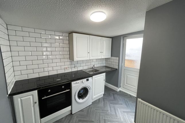 6 Lesmahagow Road, Strathaven, Strathaven photo 2
