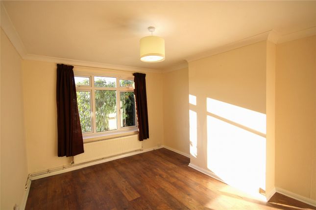 Maisonette to rent in Church Road, Woodley, Reading, Berkshire