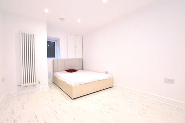 Basement Flat, 29, Croydon Road, Surrey photo 3