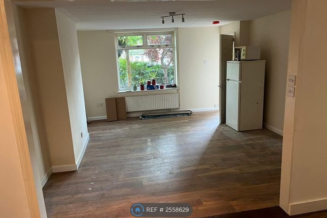 Living Room (Unfrnished)