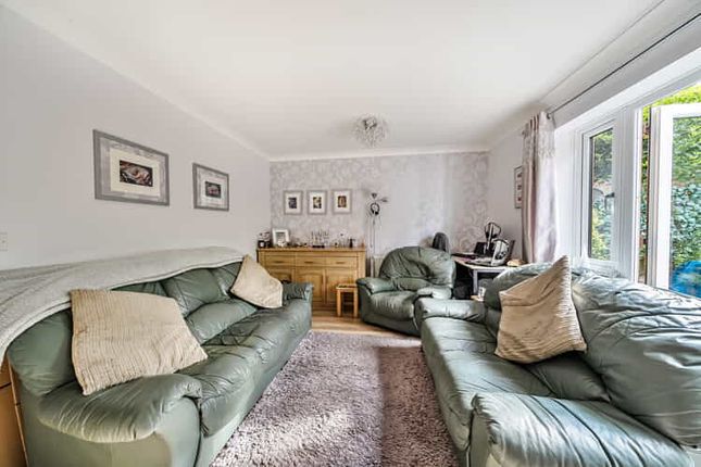 Kiln Avenue, Haslemere photo 3