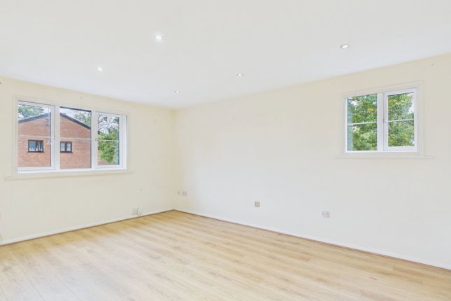 Gladbeck Way, Enfield photo 4