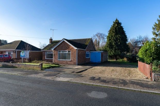 Detached bungalow to rent in Sherwood Drive, Spalding, Lincolnshire