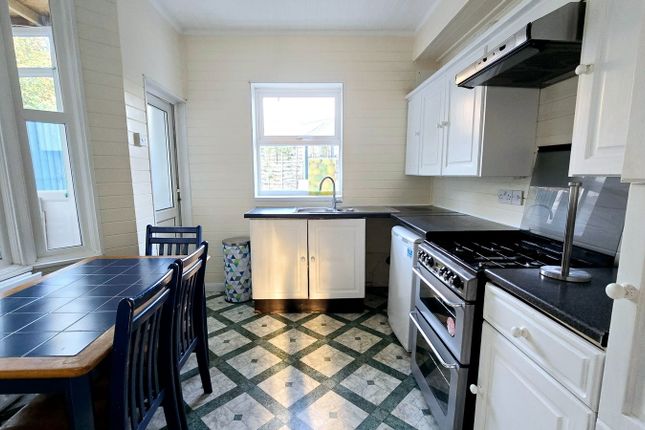 19, Maybury Street, London photo 3