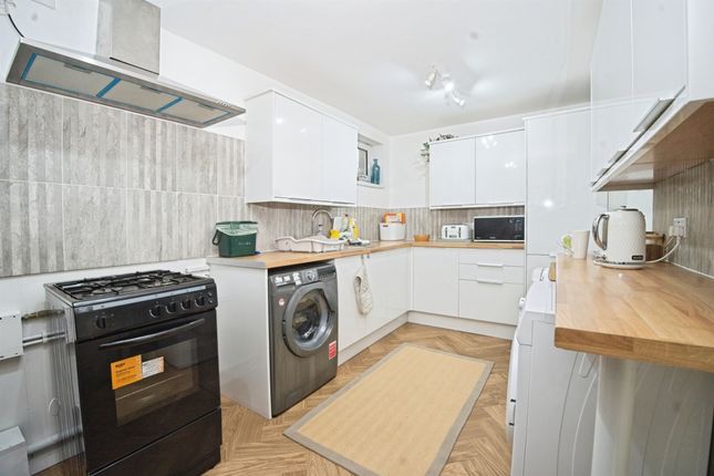 3-bed house on 4, School Street, Ferndale, £130,000