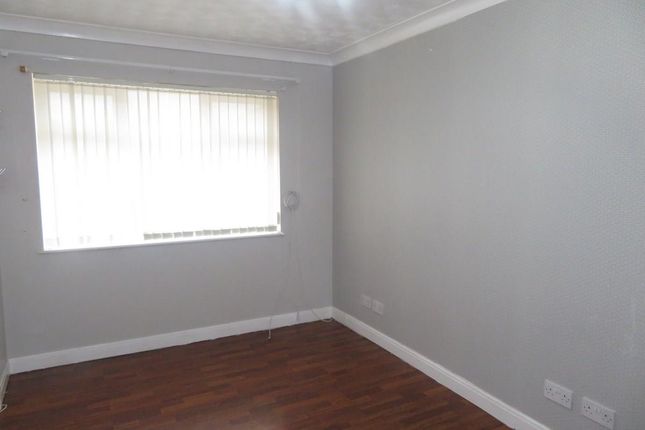 34, Squires Gate, Peterborough photo 2