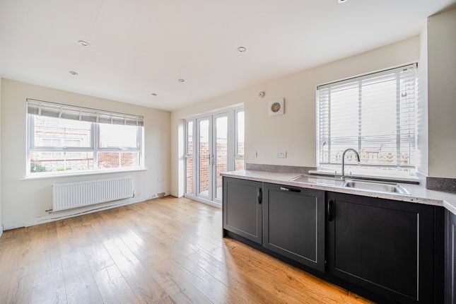 2 Guinea Close, Bridgwater photo 4