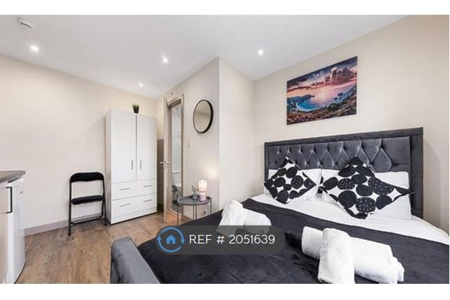 Room to rent in Long Elmes, Harrow