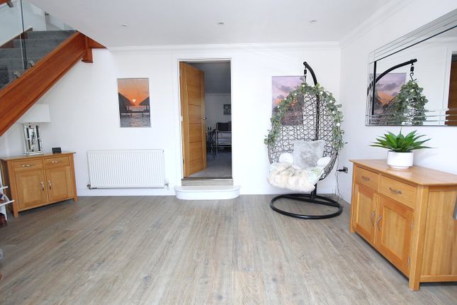 4, Viewside Close, Wimborne photo 3