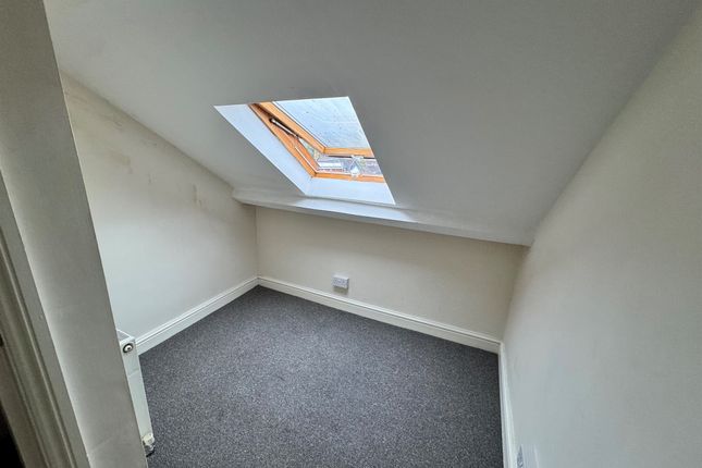 Flat 6, Washington Buildings, Station Street, Porth photo 4