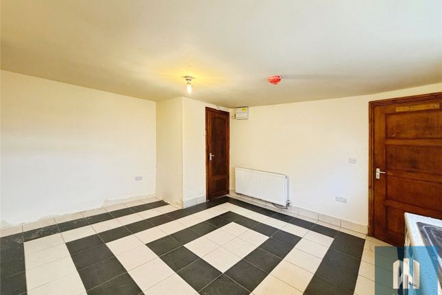 Basement Flat, 43B, Lower Fitzwilliam Street, Huddersfield photo 4
