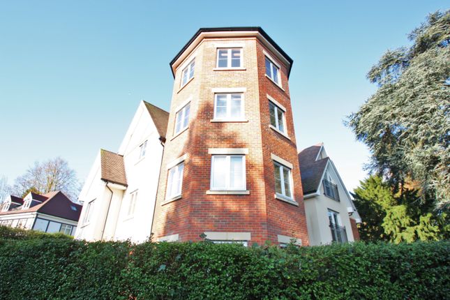 Thumbnail Flat to rent in Woodcote Valley Road, Purley