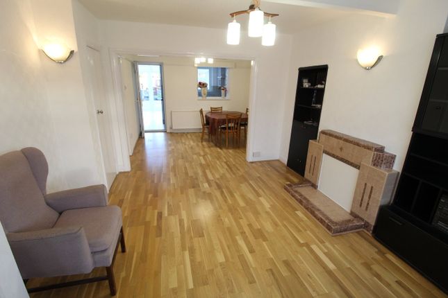 4, Broomgrove Gardens, Edgware photo 2