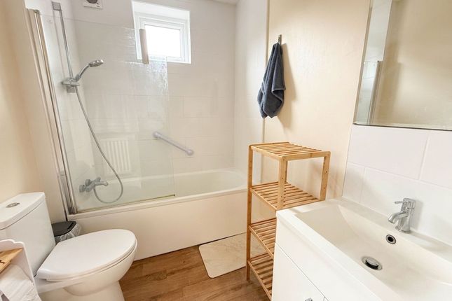 Flat 1, 3 Oxhey Road, Watford photo 4