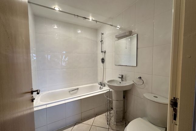 Flat to rent in Wilbraham Road, Chorlton Cum Hardy, Manchester