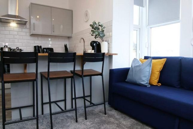Flat Flat 4, 49, Cowbridge Road West, Cardiff photo 2
