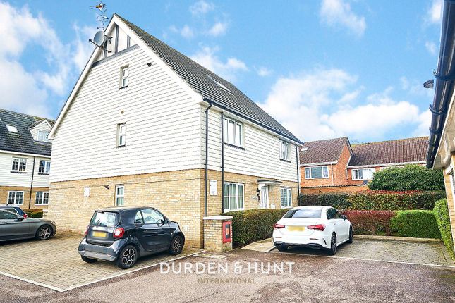 Flat for sale in Foxburrows, Sunnymede, Chigwell