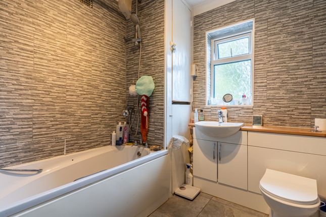 135 Springhead Road, Northfleet, Kent photo 4