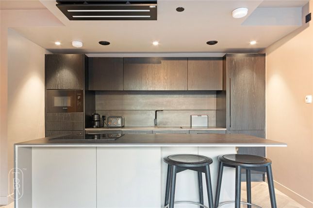 Flat for sale in Cremer Street, London