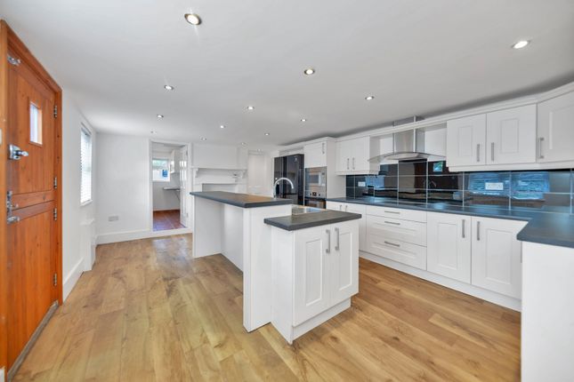 14 South End, Royston photo 2