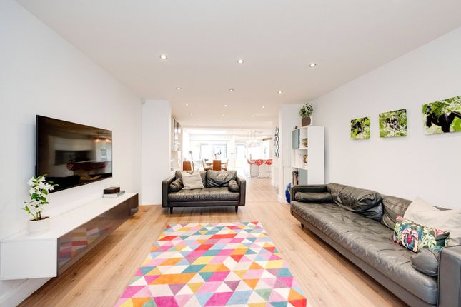 30, Highcroft Gardens, London photo 3