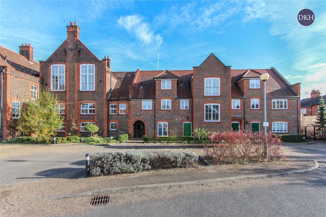 Thumbnail Flat for sale in Gammons Lane, Watford, Hertfordshire