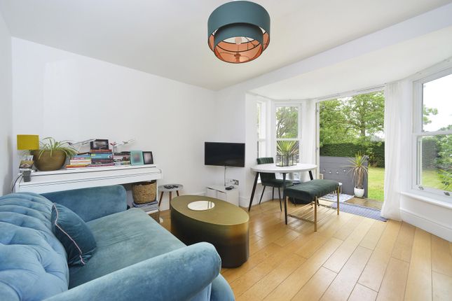 5, Pheasant Close, Godalming photo 2