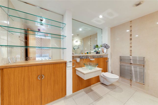 Flat for sale in North Row, London