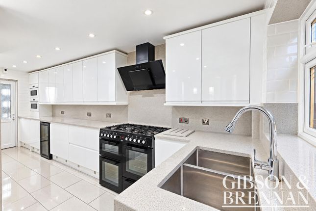 37 Abbotts Drive, Stanford-Le-Hope, Essex photo 4