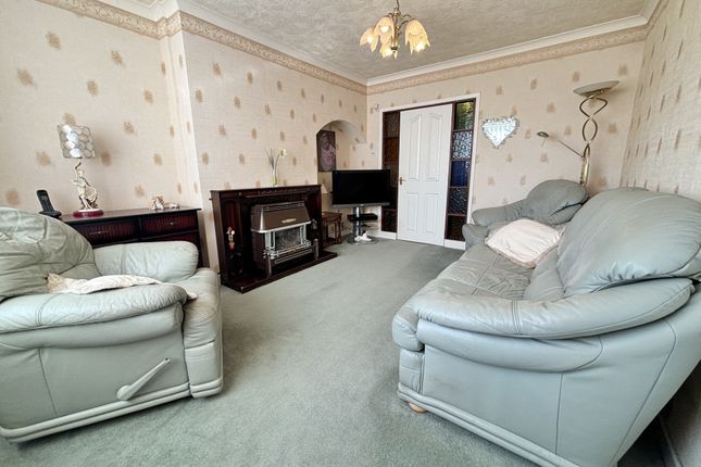18, Pershore Gardens, Normoss photo 2