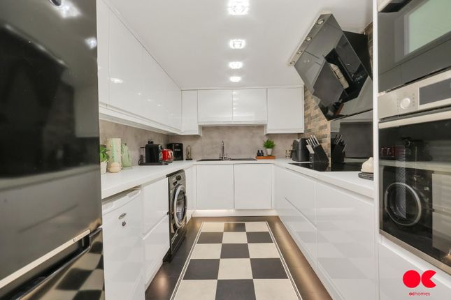 Flat 5, The Great Hall, Victory Road, London photo 2