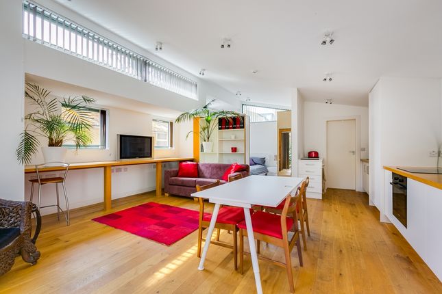 Terraced house to rent in East Sheen Avenue, London