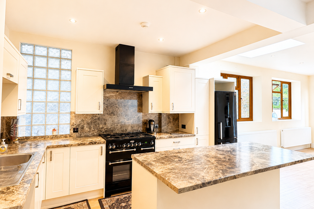 74, Otterfield Road, West Drayton photo 4
