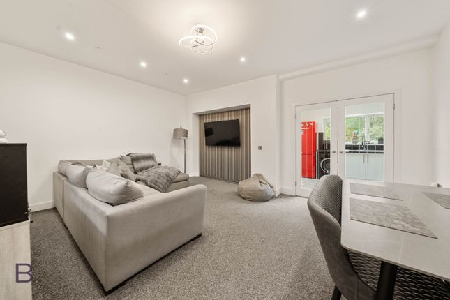 2, Broomfield Place, Bradford photo 2