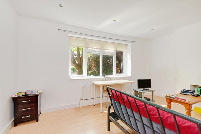 Flat for sale in Broadhurst Gardens, South Hampstead, London