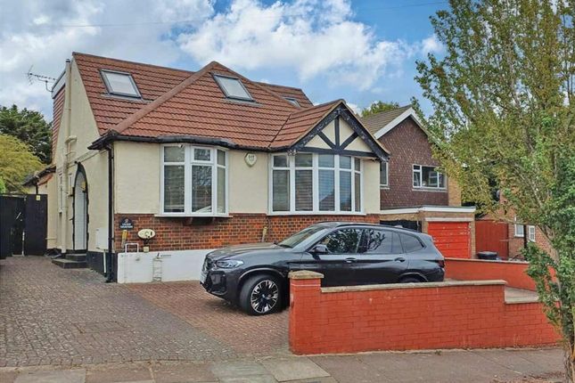 13, Stoneyfields Gardens, EDGWARE photo 2