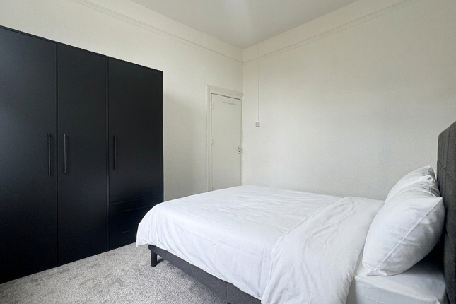 35a The Slade, London photo 2