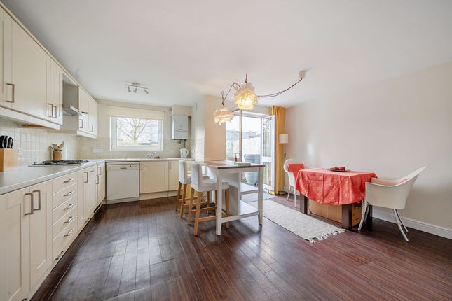 86, Grimsby Grove, London photo 3