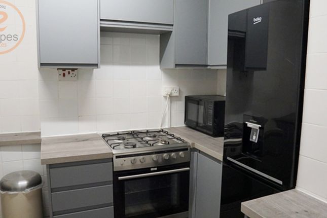 Copy of 51 Frensham Court, Mitcham photo 3