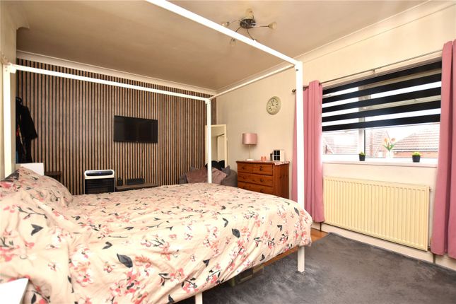 28, Oakwell Close, Bradford photo 4