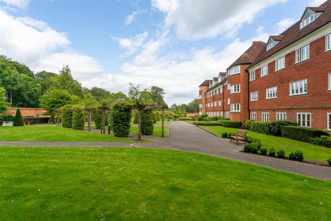 2-bed flat on 19 Elizabeth House, Elizabeth Drive, Banstead, £285,000