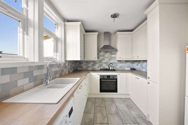 69, Courtenay Avenue, Harrow photo 2