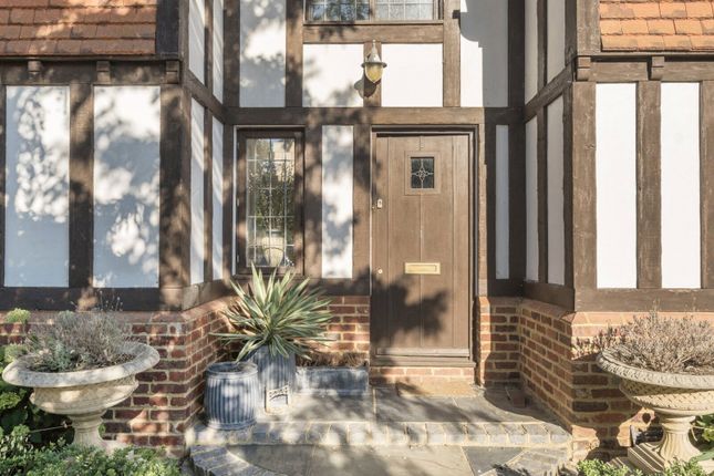 3, Salisbury Place, West Byfleet photo 3