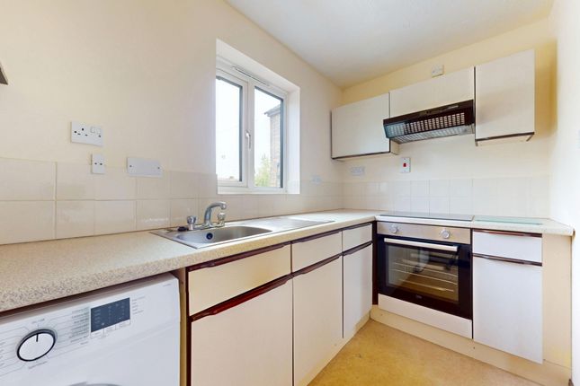21, Norwood Gardens, Ashford photo 3