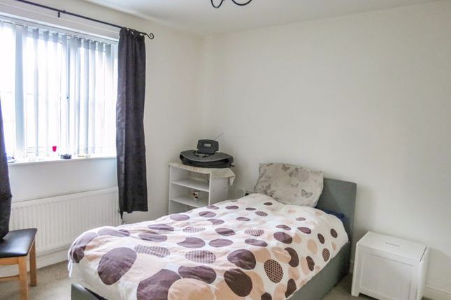 Flat for sale in Dog Rose Drive, Bourne