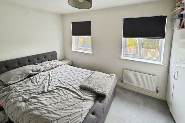 15, Gardeners Way, Southam photo 2