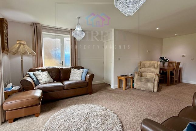 74 Friarwood Lane, Pontefract photo 4