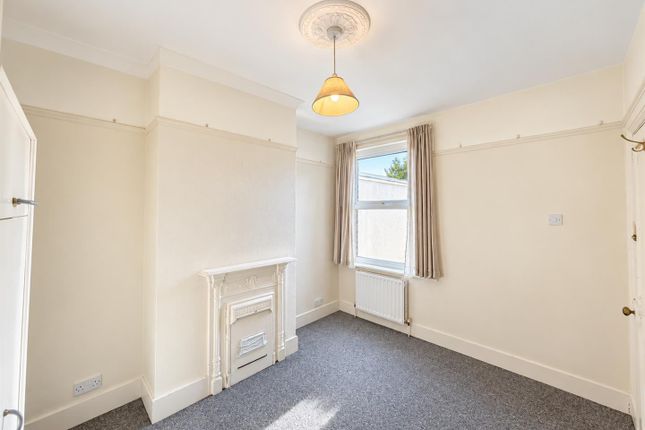 111, Grove Road, Hounslow photo 4