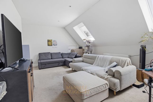 9 Sopers, Crawley photo 3